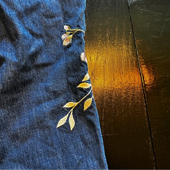 Cello Size 4 Size 5 Embroidered Embroidery Mom Jean Denim Floral Dark Wash Holes - Picture 8 of 10